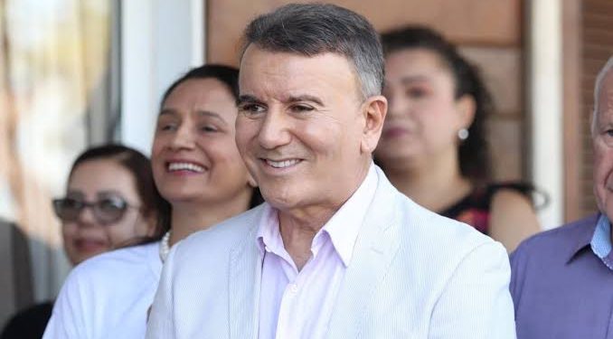 Eduardo Siqueira reassume a Prefeitura de Palmas após decisão do ministro Zanin e é recebido com manifestações de apoio nas redes sociais