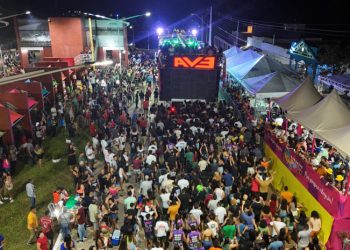 Em Miracema, governador Wanderlei Barbosa participa da abertura oficial do maior carnaval fora de época do Tocantins