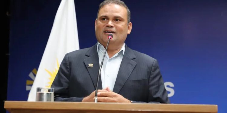 Prefeito Neto Aires quita 100% da dívida deixada pela gestão anterior com servidores de Ipueiras