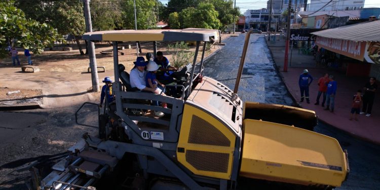 Prefeitura de Palmas executa serviços de recapeamento em avenida comercial de Taquaralto