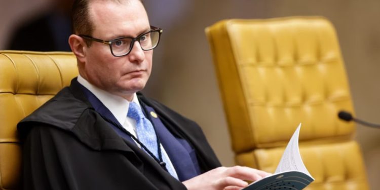 Após liberdade de Eduardo Siqueira Campos, Zanin revoga prisão de advogado e policial investigados na Operação Sisamnes