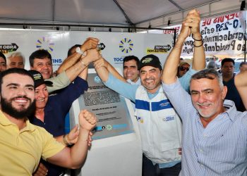 Deputados estaduais prestigiam entrega de pavimentação asfáltica entre Itacajá e Itapiratins