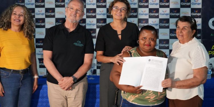 Governo do Tocantins torna realidade o sonho de mais de 430 famílias ao conceder títulos de propriedade de imóvel