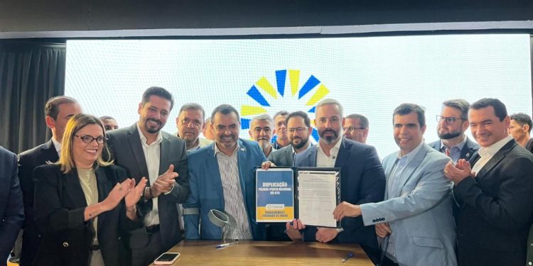 Mantoan participa da cerimônia de assinatura de duplicação da BR-010 e federalização da TO-050