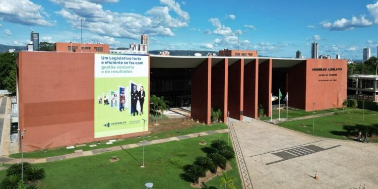 Amélio Cayres anuncia nova convocação de aprovados no concurso da Assembleia Legislativa