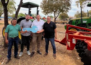 Vereador Gideon Soares garante trator para o P.A Paraíso e reforça compromisso com a zona rural de Araguaína