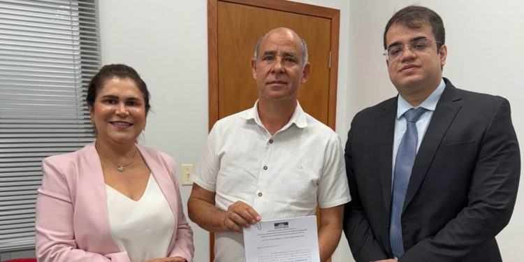 Com apenas 29% de servidores efetivos, Prefeitura de Couto Magalhães firma acordo com MPTO para realizar concurso público no município