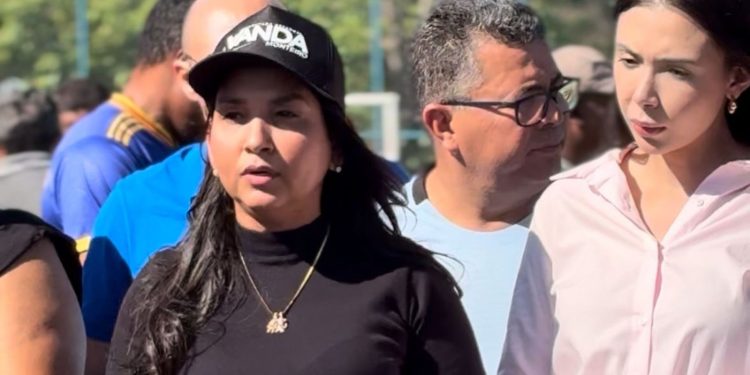 No Taquari, deputada Vanda Monteiro anuncia R$ 100 mil para gramado do campo de futebol da T-31