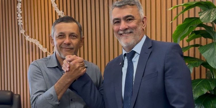 Emenda paga: deputado Amélio garante R$ 200 mil para aquisição de ambulância em Piraquê