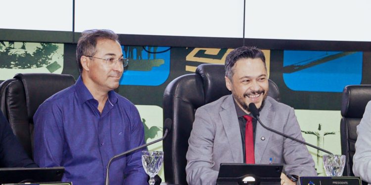 Câmara de Araguaína retoma sessões com presença do prefeito Wagner Rodrigues