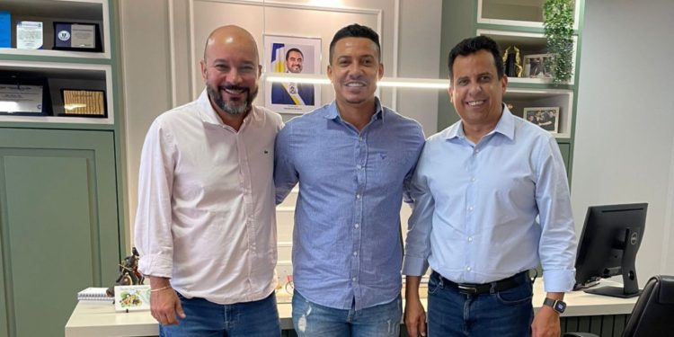 Prefeito Dione do Pastel reforça compromisso com a educação em reunião estratégica com o secretário estadual Fábio Vaz