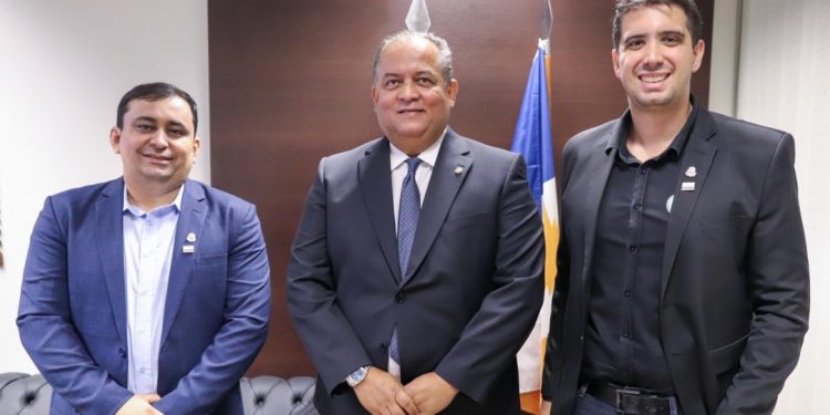 Senador Eduardo Gomes anuncia destinação de R$ 18 milhões para modernização da Feira da 304 Sul em Palmas