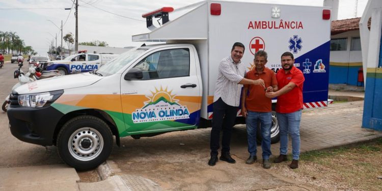 Marcus Marcelo entrega mais uma ambulância em Nova Olinda