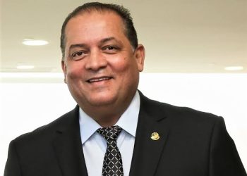 Eduardo Gomes é premiado no Congresso em Foco entre os melhores senadores no apoio ao Comércio, Indústria e Serviços