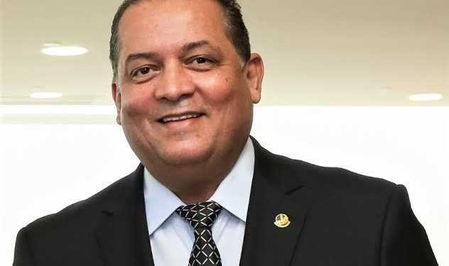 Eduardo Gomes é premiado no Congresso em Foco entre os melhores senadores no apoio ao Comércio, Indústria e Serviços