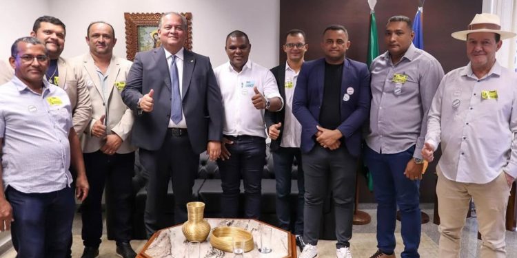 Prefeito Leandro Soares busca novos investimentos para Lagoa do Tocantins em reunião com o senador Eduardo Gomes