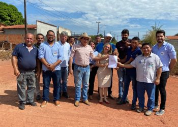 Prefeita Vicença Lino assina ordem de serviço para pavimentação do setor Anaides em Santa Fé do Araguaia