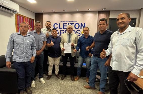 Deputado Cleiton Cardoso recebe comitiva de Aurora do Tocantins para tratar de demandas do município