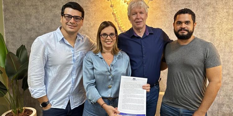 Em reunião com rede hoteleira, Claudia Lelis defende construção de Centro de Convenções Estadual