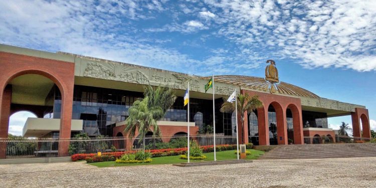 Governador Laurez Moreira anuncia pagamento antecipado dos servidores para sexta-feira, 26