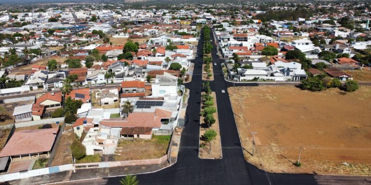 Mais de 180 mil m² de ruas e avenidas recebem recapeamento em Paraíso