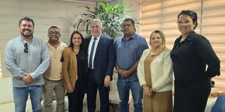 No Palácio, deputada Vanda Monteiro busca recursos para municípios e discute demandas prioritárias