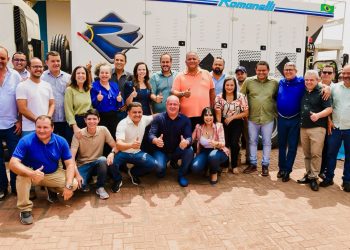 Prefeito de Paraíso, Celso Morais, prestigia entrega de usina de micropavimentação para o Vale do Araguaia