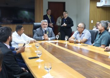 Amélio dialoga com vereadores de diversas Câmaras Municipais durante Assembleia Geral na capital