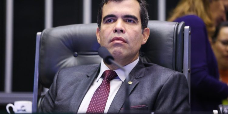Deputado Ricardo Ayres vota pela prisão preventiva de 21 investigados nas fraudes no INSS