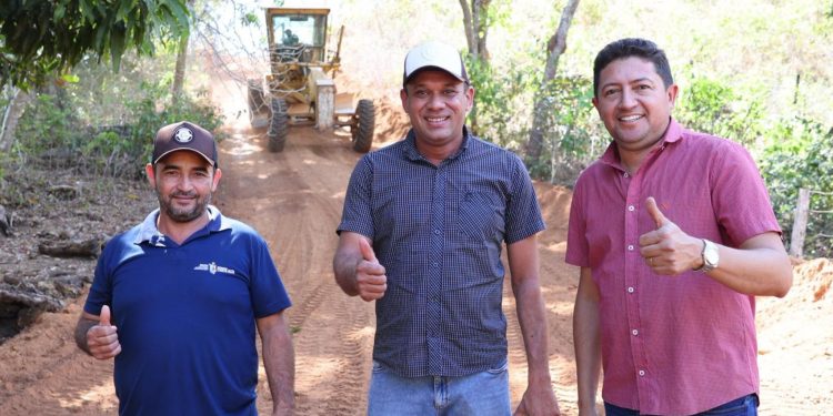 Prefeito Kedson Alves intensifica serviços recuperação de estradas em Ponte Alta do Tocantins