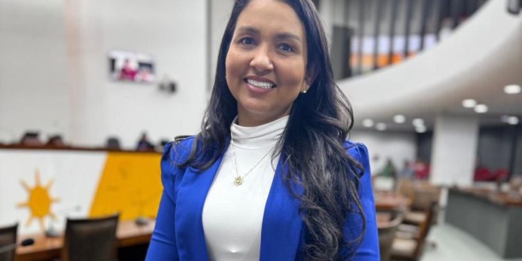 Deputada Vanda Monteiro apresenta projeto de lei que proíbe uso de elevadores por crianças desacompanhadas