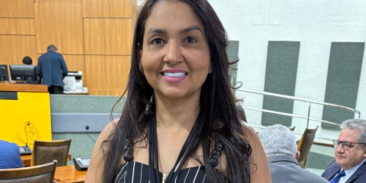 Deputada Vanda Monteiro apresenta projeto que institui a Política Estadual “Servidor Amigo do Autista e Neurodivergentes”