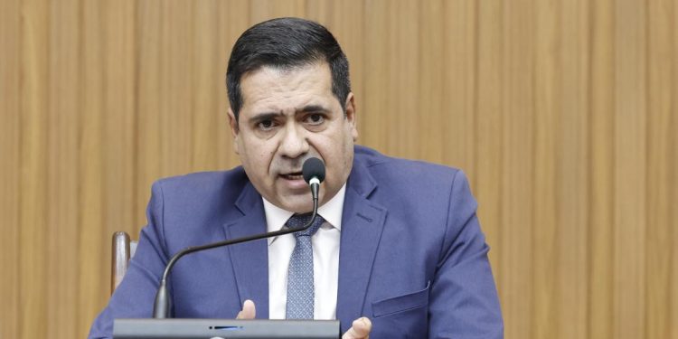 PCCR da Educação: Em caráter de urgência, Marcus Marcelo requer que Governo envie PCCR à Assembleia