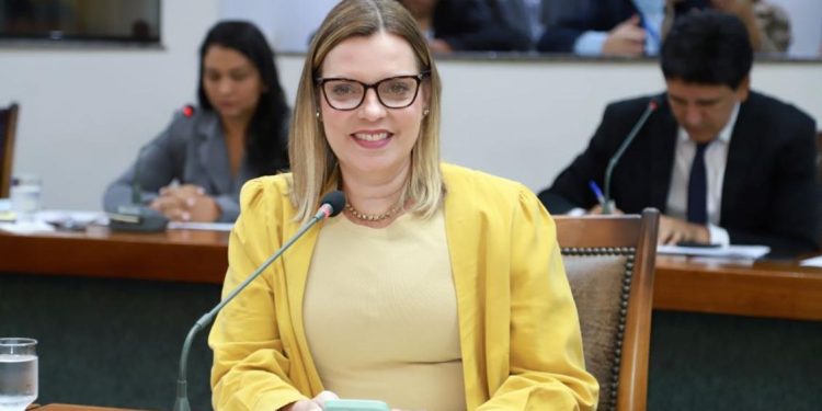 Aleto aprova PL de Claudia Lelis que garante mamografia para mulheres com histórico de câncer