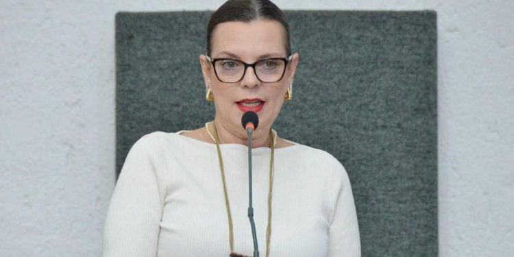 Claudia Lelis pede apoio da bancada federal para implantação da Casa da Mulher Indígena no Tocantins