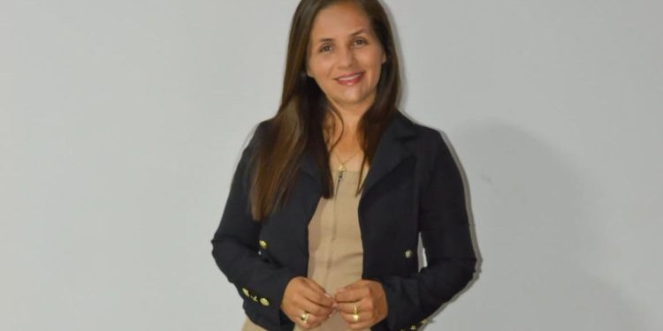 Ana Cláudia esclarece informações e reforça compromisso com a transparência e o desenvolvimento de Palmeirante