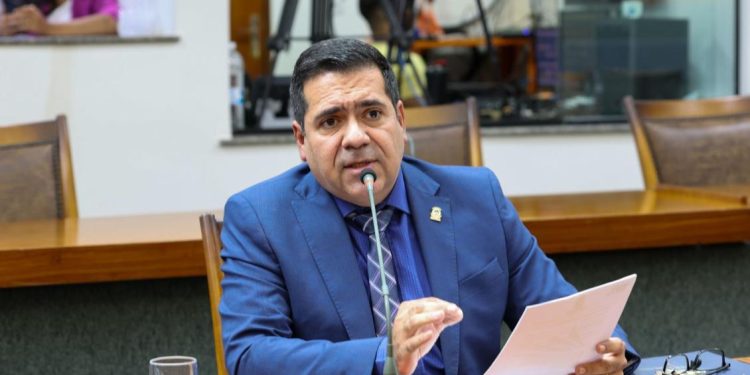 Marcus Marcelo solicita compra de materiais para normalizar cirurgias bariátricas no Tocantins