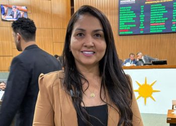 Em defesa da educação, deputada Vanda cobra envio do PCCR e se solidariza com paralisação dos professores