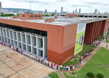 Amélio lidera ação do Outubro Rosa e destaca força da conscientização na luta contra o câncer