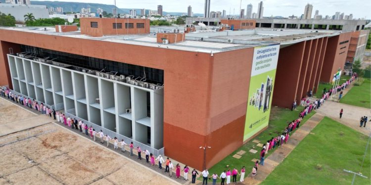 Amélio lidera ação do Outubro Rosa e destaca força da conscientização na luta contra o câncer