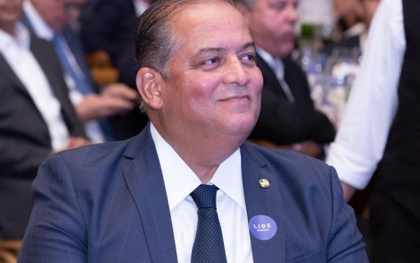 Eduardo Gomes: o senador que redefiniu a política tocantinense com trabalho e resultados concretos