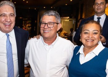 Em jantar com prefeitos e bancada federal, Laurez Moreira prega união entre Estado e municípios pelo desenvolvimento do Tocantins