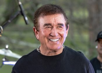 Com show de Amado Batista, gestão Kedson Alves realiza festa histórica pelos 67 anos de Ponte Alta, fortalecendo cultura e economia local