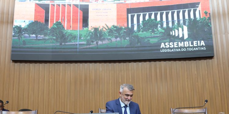 Com apoio do presidente Amélio Cayres, PCCR da Educação é aprovado na Aleto após rápida tramitação