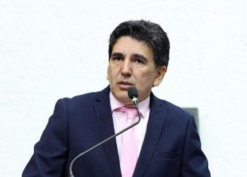 Deputado Júnior Geo pede impeachment do governador afastado Wanderlei Barbosa