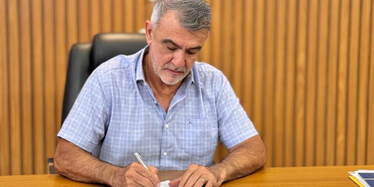 Emenda paga: Amélio destina R$ 350 mil para Esperantina e viabiliza reconstrução do canteiro central