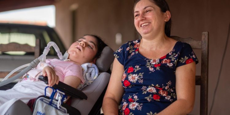 Rostos da Transformação: Maria Inácio é exemplo no cuidado integral da filha Amanda