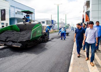 Prefeito Celso Morais acompanha avanço do recapeamento em avenidas estratégicas de Paraíso