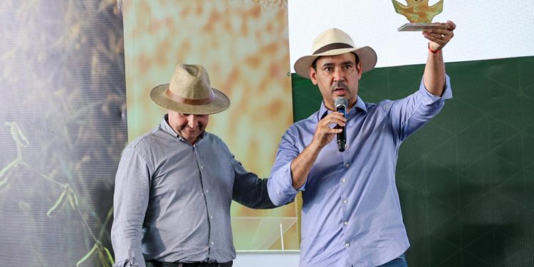 Vicentinho Júnior cobra fim do FET,  defende redução da burocracia e  investimento em tecnologia para melhorar a vida dos produtores