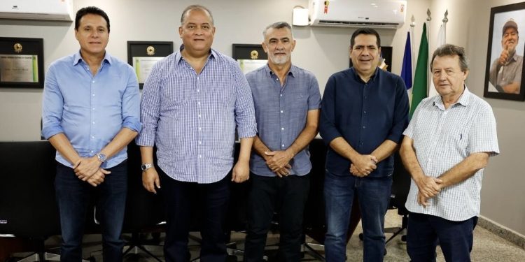 Presidente Amélio Cayres recebe visita institucional do senador Eduardo Gomes